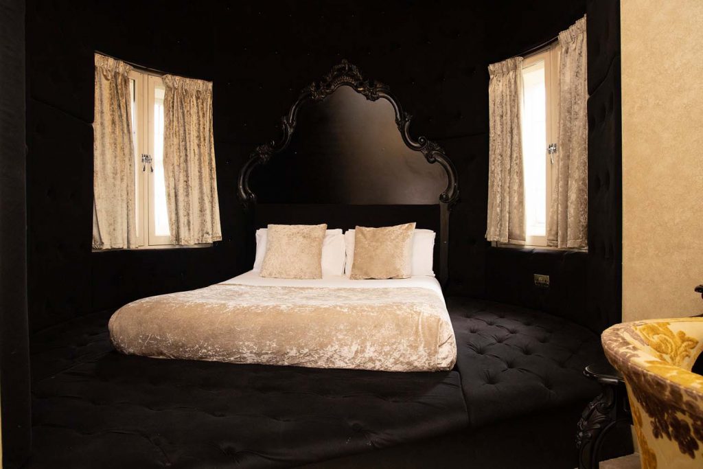 Room 41 jpg_L800x1200px (3)